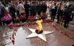 Смоленские ветераны и труженики тыла встретились у Вечного огня Смоленские ветераны и труженики тыла встретились у Вечного огня
