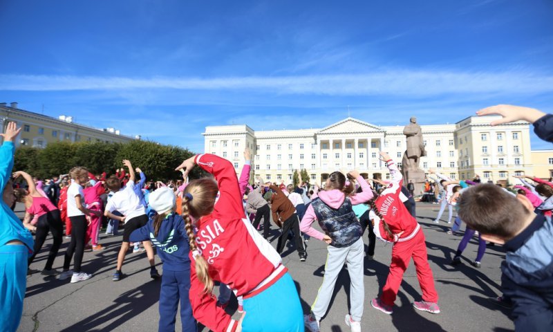 Спортивный праздник устроили вчера в центре Смоленска (ФОТО) Спортивный праздник устроили вчера в центре Смоленска (ФОТО)