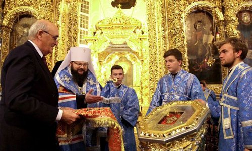 Смоленску передали ковчежец с мощами 12-ти апостолов Смоленску передали ковчежец с мощами 12-ти апостолов