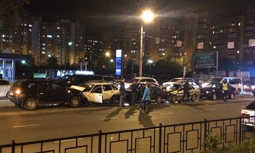 Пьяный водитель устроил в Смоленске серьёзное ДТП Пьяный водитель устроил в Смоленске серьёзное ДТП