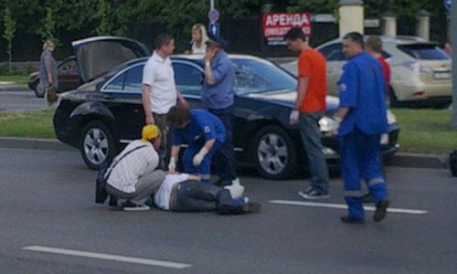 Молодая автоледи сбила в Смоленске мужчину Молодая автоледи сбила в Смоленске мужчину