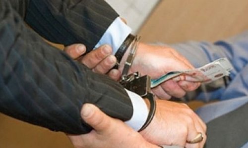 Смоленский чиновник обвиняется в вымогательстве взятки Смоленский чиновник обвиняется в вымогательстве взятки