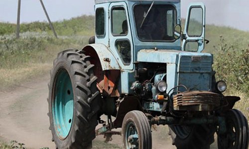 В Ярцевском районе мужчина украл трактор В Ярцевском районе мужчина украл трактор