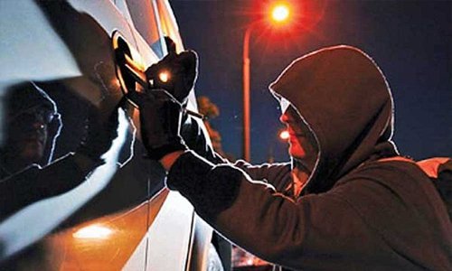 При попытке угона автомобиля в Руднянском районе задержан молодой мужчина При попытке угона автомобиля в Руднянском районе задержан молодой мужчина