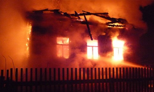 Ночной пожар в Ярцеве унёс две жизни Ночной пожар в Ярцеве унёс две жизни