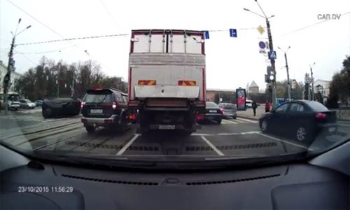 В центре Смоленска зафиксировано крупное ДТП В центре Смоленска зафиксировано крупное ДТП