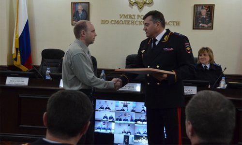 Житель Демидовского района помог полицейским задержать преступника Житель Демидовского района помог полицейским задержать преступника