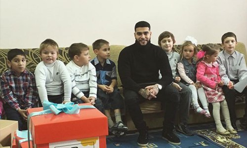 Популярный рэпер Тимати побывал в приюте под Смоленском Популярный рэпер Тимати побывал в приюте под Смоленском