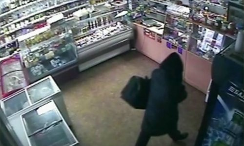 Переодетый в женщину «ниндзя» ограбил рославльский магазин