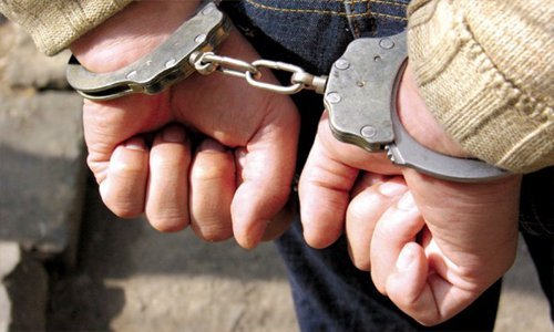 В Смоленске неудавшийся ухажёр украл у прохожей серёжку и браслет В Смоленске неудавшийся ухажёр украл у прохожей серёжку и браслет