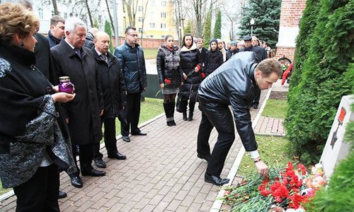 Смоляне оплакивают жертв авиакатастрофы на Синайском полуострове Смоляне оплакивают жертв авиакатастрофы на Синайском полуострове