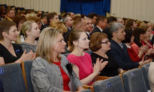 Губернатор Смоленской области поздравил местных налоговиков Губернатор Смоленской области поздравил местных налоговиков