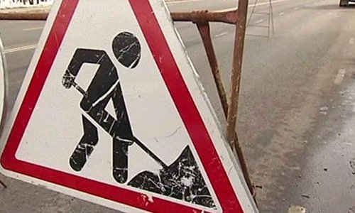 В центре Смоленска затруднено движение транспорта из-за аварии на трубопроводе В центре Смоленска затруднено движение транспорта из-за аварии на трубопроводе