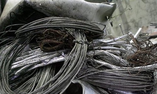 Трое жителей Смоленска могут оказаться в тюрьме за кражу металлолома Трое жителей Смоленска могут оказаться в тюрьме за кражу металлолома