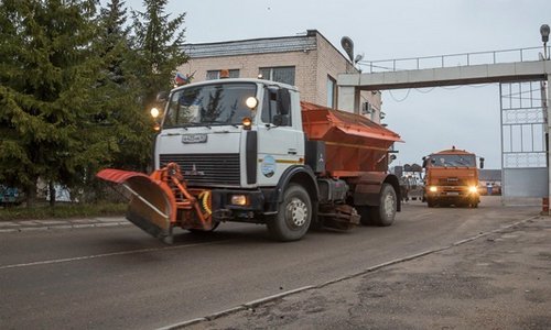 Улицы Смоленска посыпали смесью песка и соли Улицы Смоленска посыпали смесью песка и соли