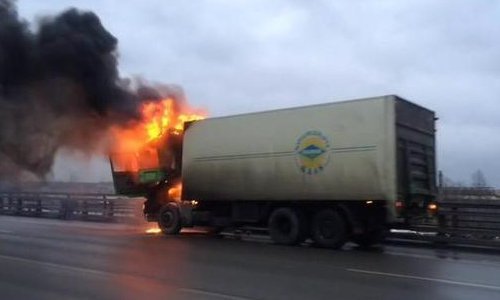 В Вяземском районе на полном ходу загорелась фура В Вяземском районе на полном ходу загорелась фура