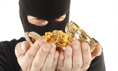 Безработный житель Рудни украл ювелирные украшения соседки Безработный житель Рудни украл ювелирные украшения соседки
