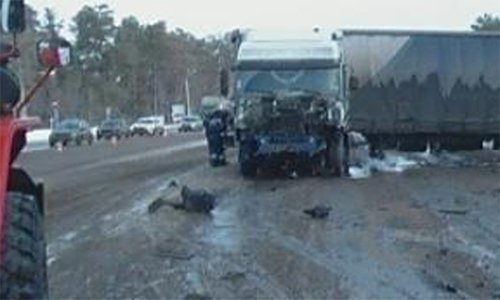 В Вязьме дорогу не поделили микроавтобус и грузовик В Вязьме дорогу не поделили микроавтобус и грузовик