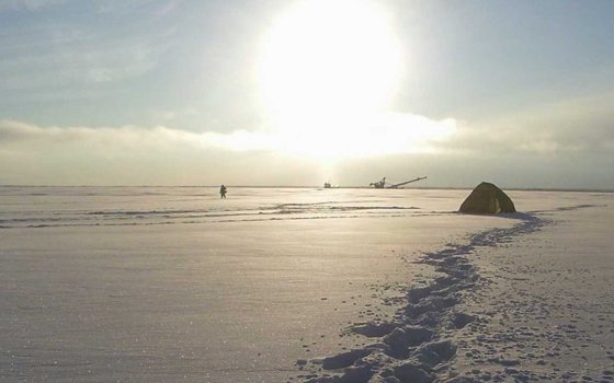 В Смоленской области на льду водохранилища в палатке найден труп мужчины