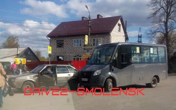 На улице Автозаводской в Смоленске произошла авария с участием общественного транспорта