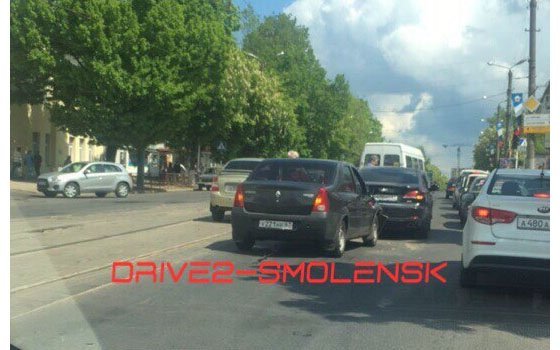 На Николаева в Смоленске случилось ДТП с участием трех авто