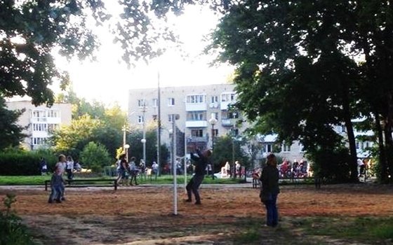 В Смоленском парке открыли волейбольную площадку