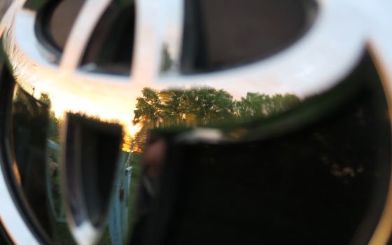 В Рославле Toyota Land Cruiser и «Лада» вступили в битву