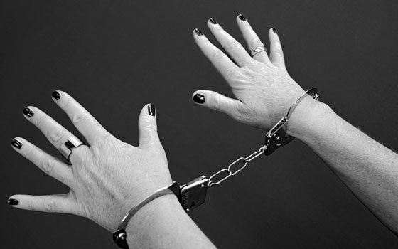 Инцидент в Рославльском районе. Задержана подозреваемая в угрозах убийством знакомой