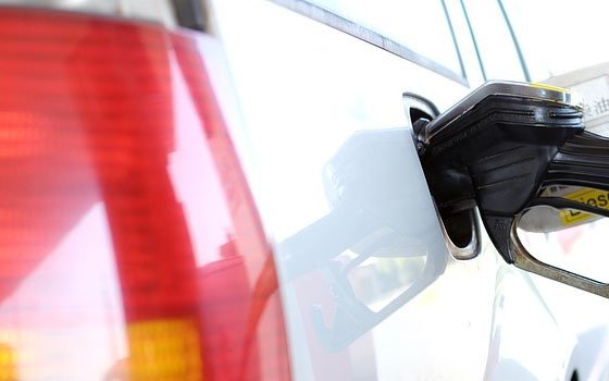 На смоленских автозаправках снова повысилась стоимость бензина