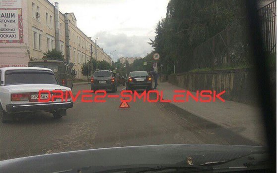 ДТП напротив чулочной фабрики в Смоленске. Столкнулись автомобили