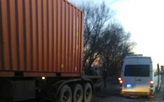 Серьезное ДТП недалеко от Вязьмы. Немецкий большегруз врезался в микроавтобус