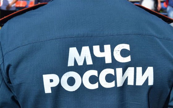 Пожар на трассе в Рославльском районе. Огнеборцы спасали полуприцеп большегруза