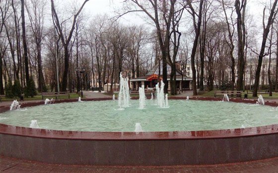 В смоленском парке Блонье чаши фонтана наполнили водой