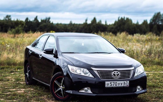 В Смоленске во дворе по улице Николаева угнали иномарку Toyota Camry