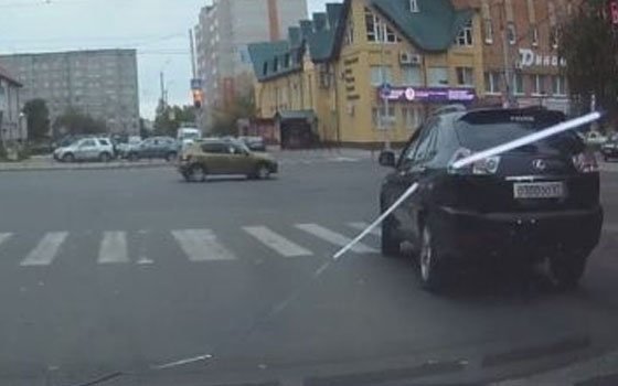 Смоленскому автомобилисту, проехавшему перекресток на «красный», грозит штраф