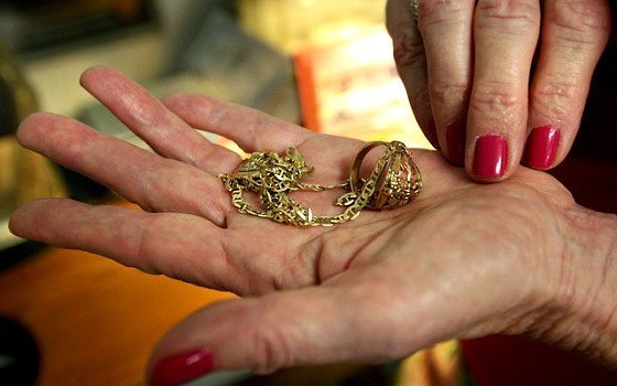 В Вязьме «ясновидящие» обокрали 15-летнего подростка