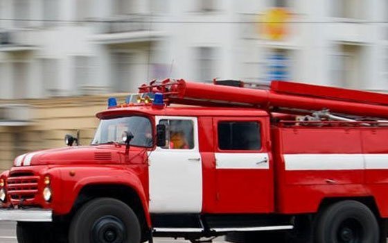 Возгорание в Ясенном тупике в Смоленске. Огнеборцы спасали гараж и Audi