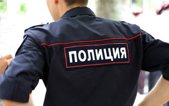 В Гагарине мужчина угрожал ножом новой хозяйке своей квартиры