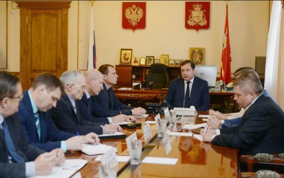Губернатор Алексей Островский потребовал ликвидировать очерёдность поставок льготных препаратов в аптеки