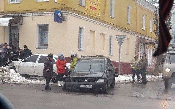 «Тройное» ДТП в Смоленской области. Машина врезалась в жилой дом