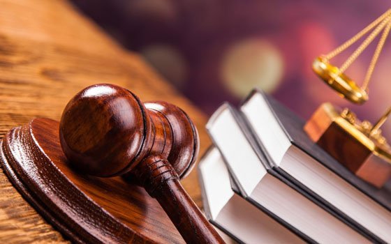 Руководитель смоленской коммерческой фирмы задолжал подчиненным 72 тысячи рублей с лишним