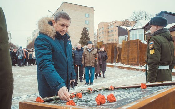 Монумент памяти открыли на улице Ногина в Смоленске