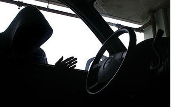 У смолянина «обчистили» авто, пока он отводил ребенка в детский садик