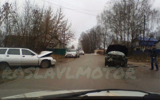 Серьезная авария недалеко от Рославля: пострадали два водителя и два пассажира
