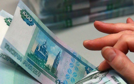 Руководство одной из смоленских фирм задолжало работникам более 1,2 млн рублей