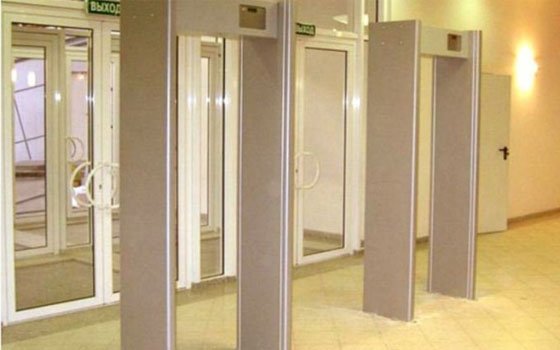 «Директора школ должны требовать от сотрудников ЧОПов самого ответственного отношения к работе», - мэр Смоленска Соваренко