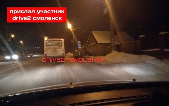 Две иномарки вступили в «битву» на улице Дзержинского в Смоленске