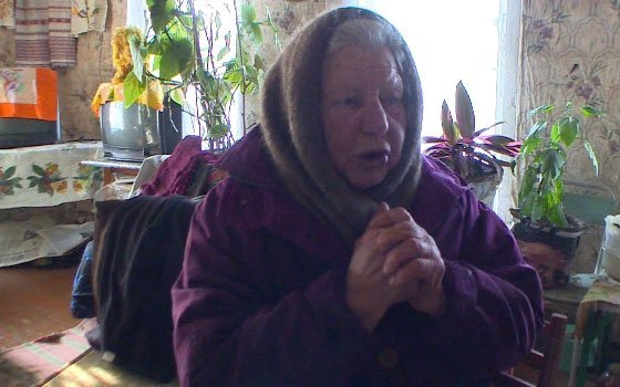 В деревне Дубровка грабитель угрожал ножом пожилой женщине и чуть не задушил подушкой