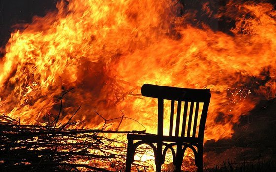 На Колхозном переулке во время пожара в жилом доме погибли два человека