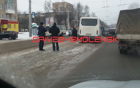 Микроавтобус и три легковых авто столкнулись на улице Шевченко в Смоленске